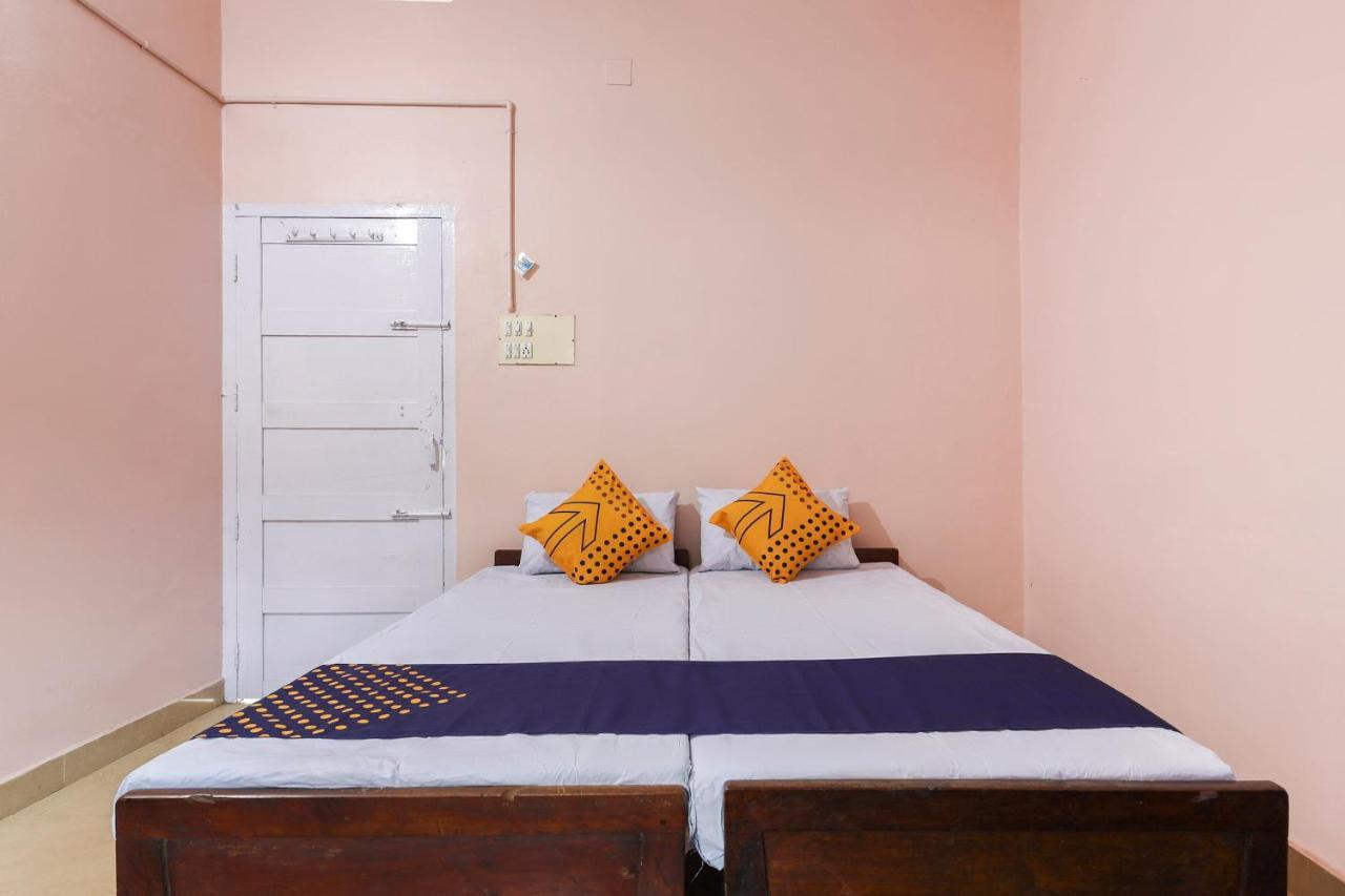 Spot On 68111 Jeena Motels Kollam Exterior photo
