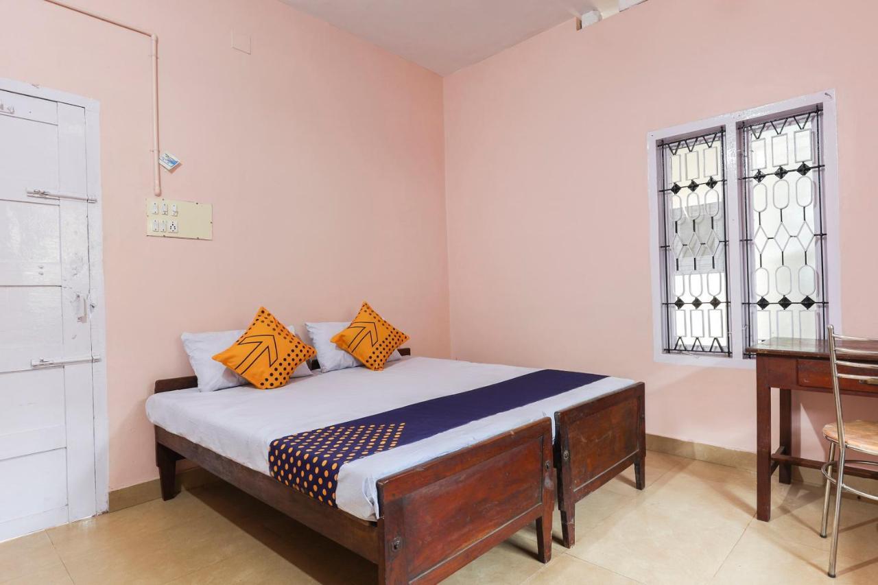 Spot On 68111 Jeena Motels Kollam Exterior photo