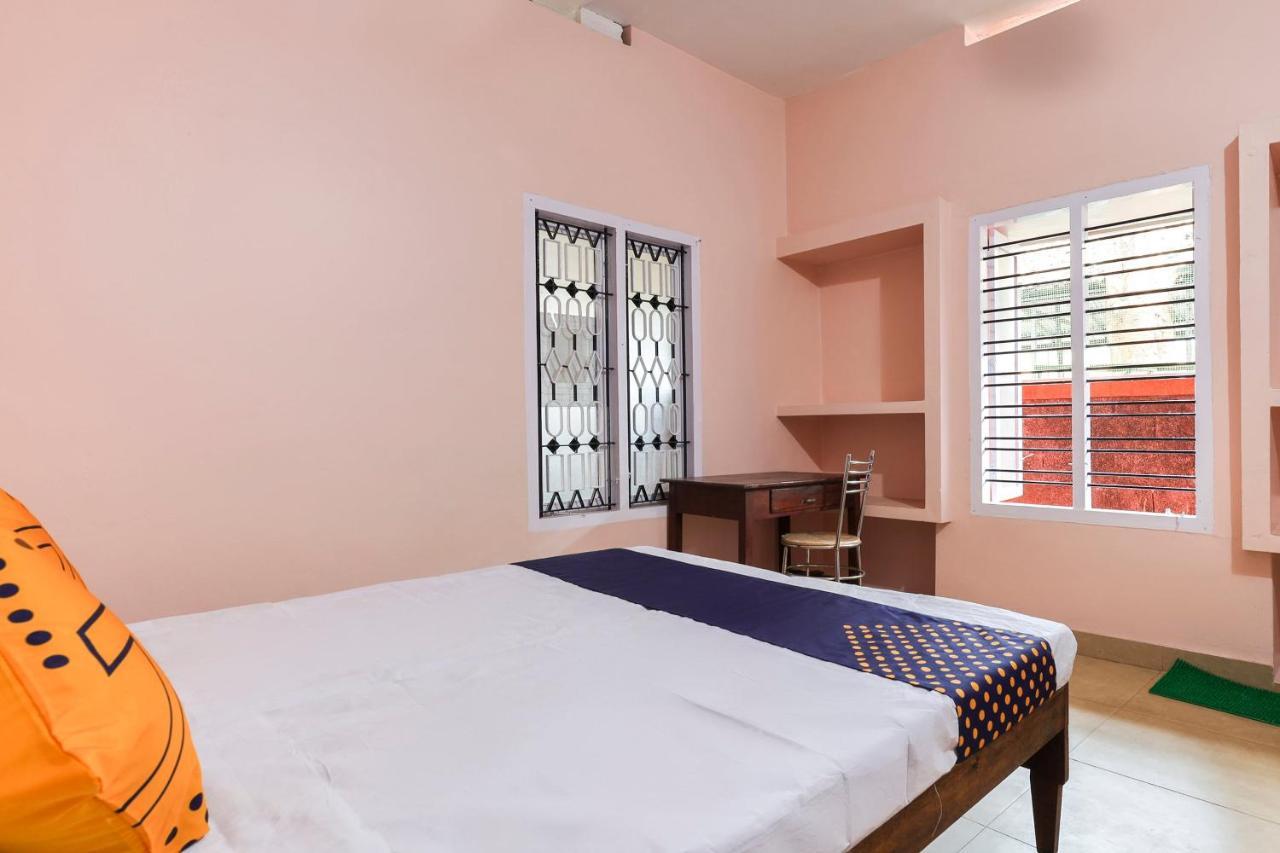 Spot On 68111 Jeena Motels Kollam Exterior photo