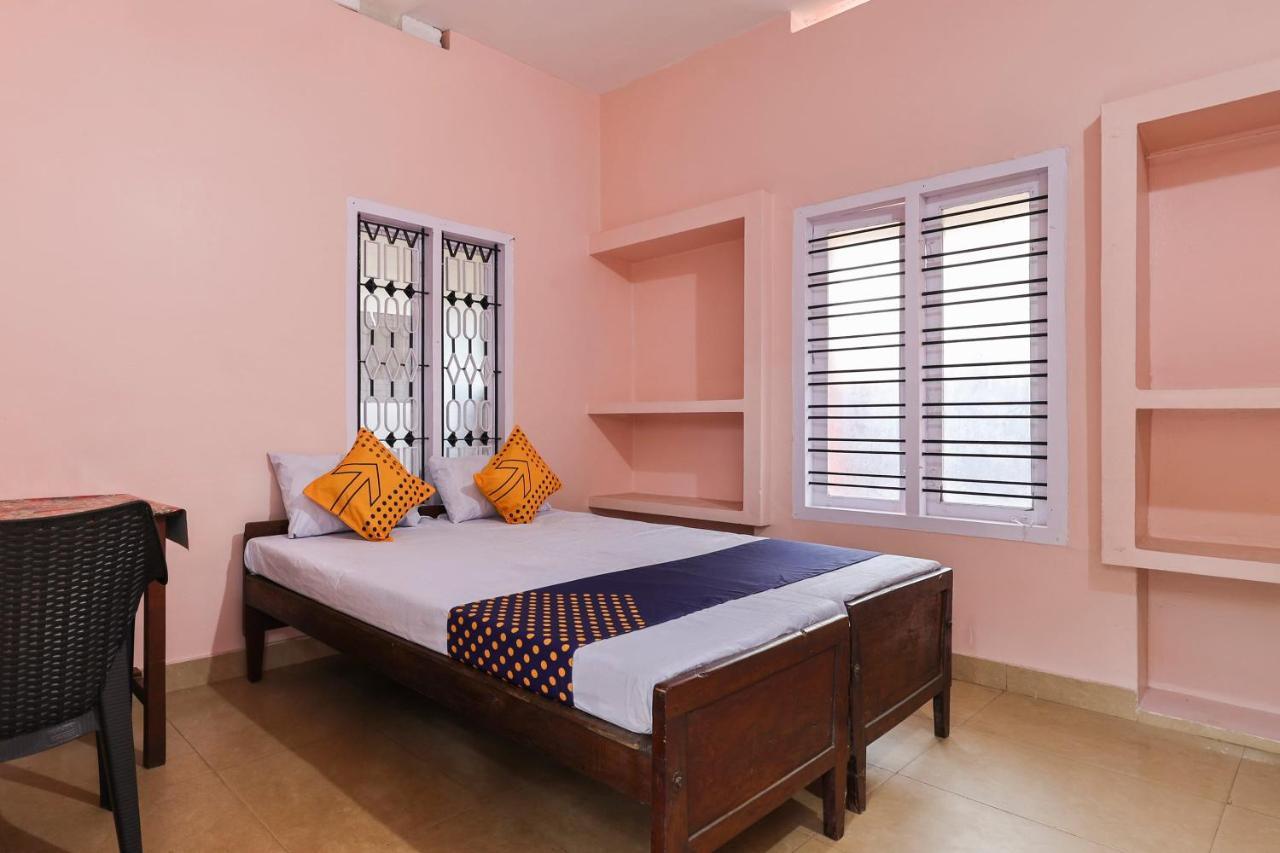 Spot On 68111 Jeena Motels Kollam Exterior photo