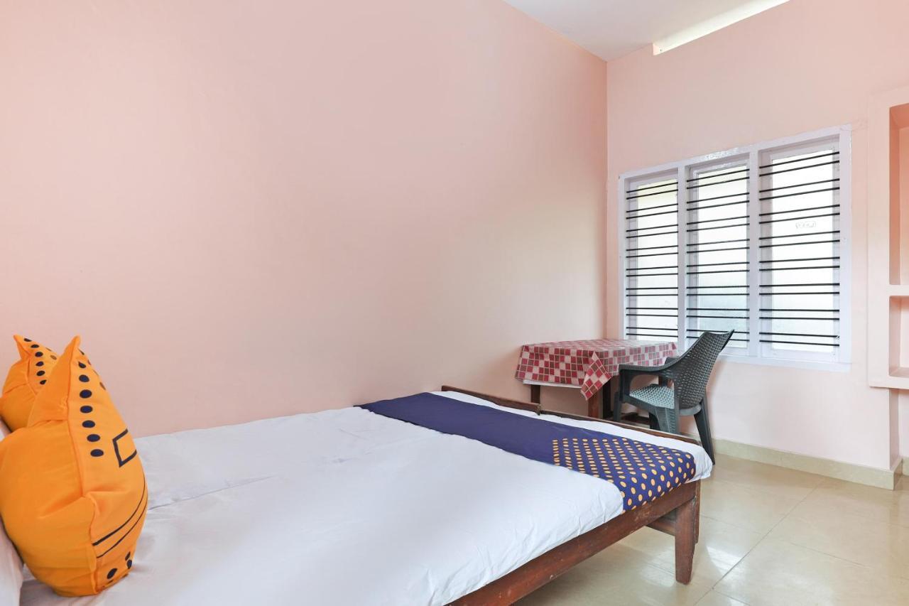 Spot On 68111 Jeena Motels Kollam Exterior photo