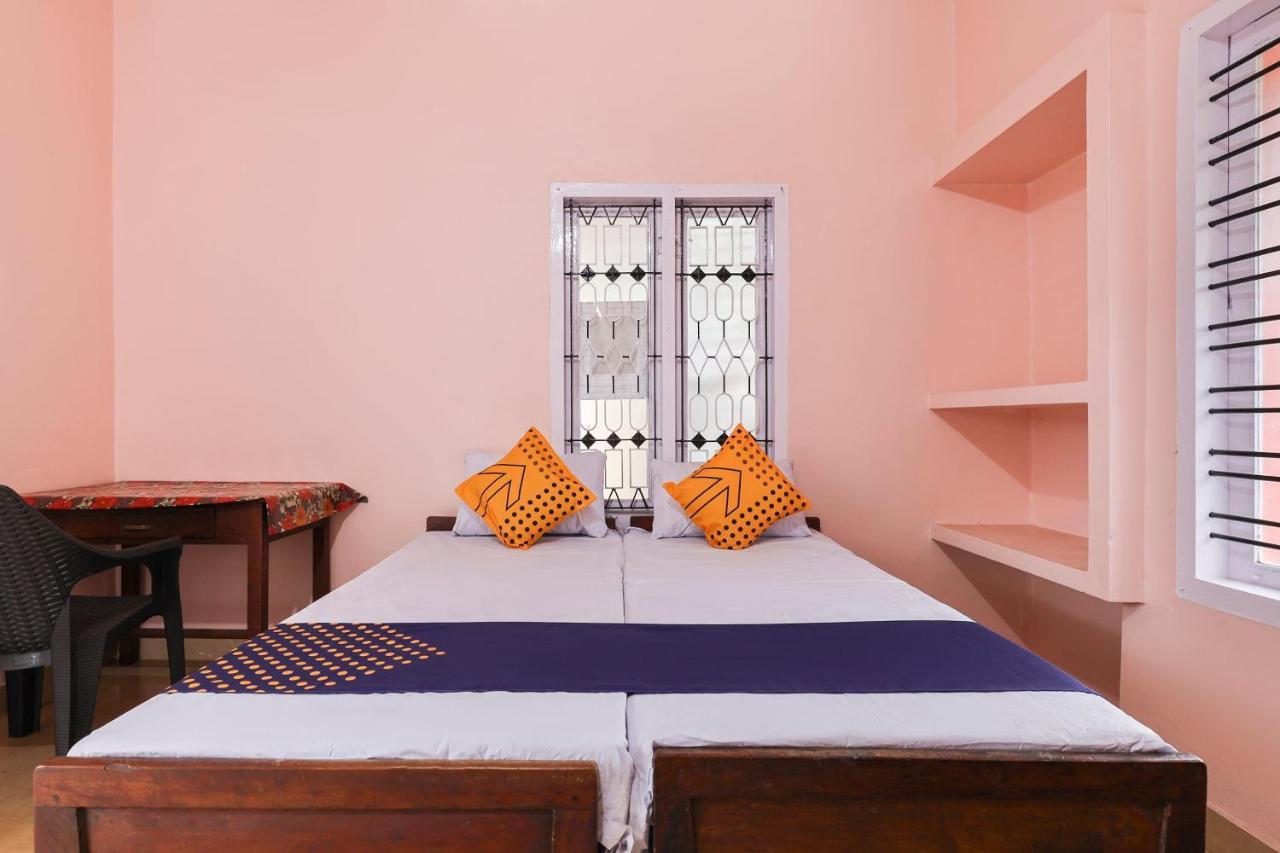 Spot On 68111 Jeena Motels Kollam Exterior photo