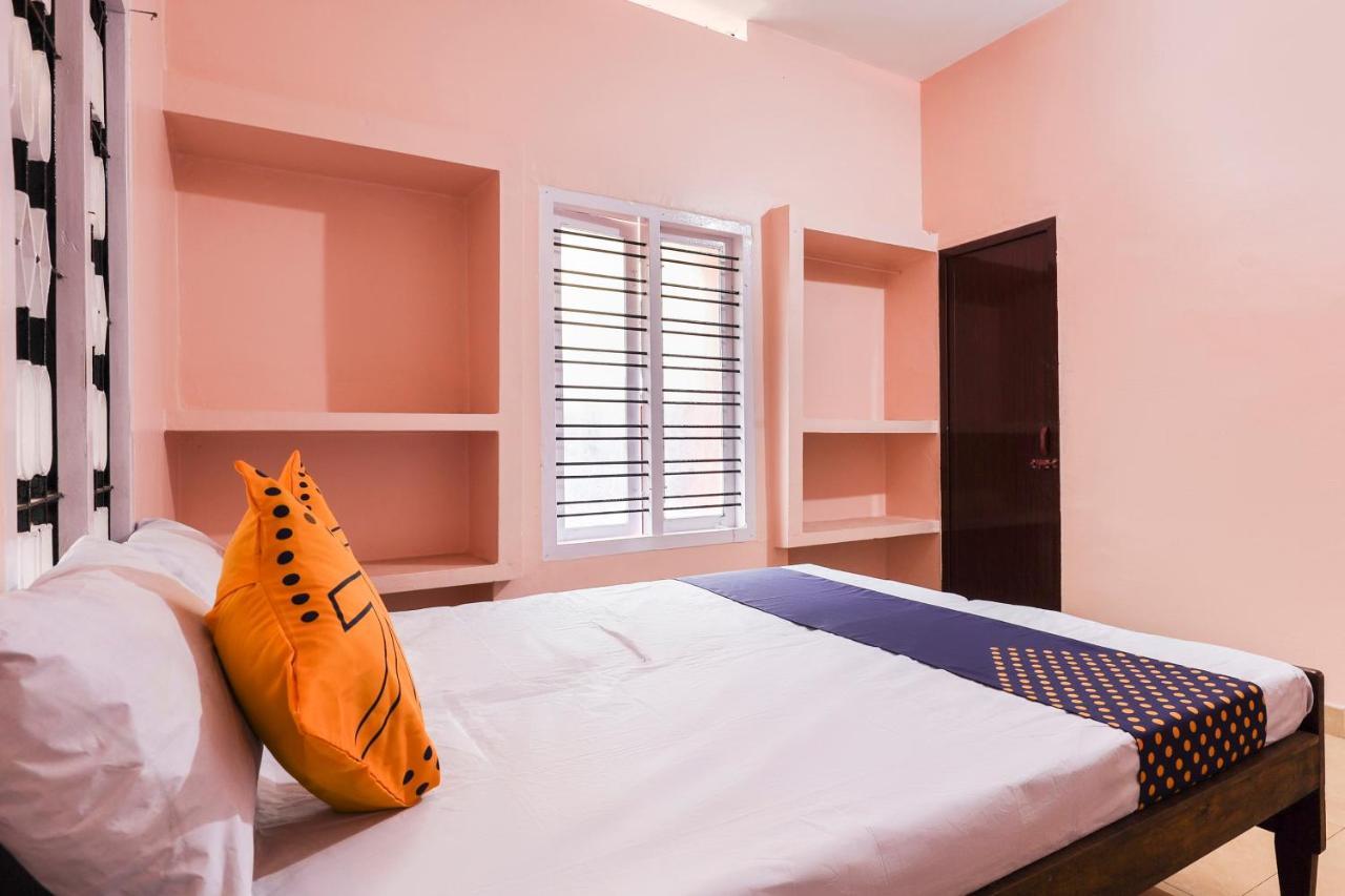 Spot On 68111 Jeena Motels Kollam Exterior photo