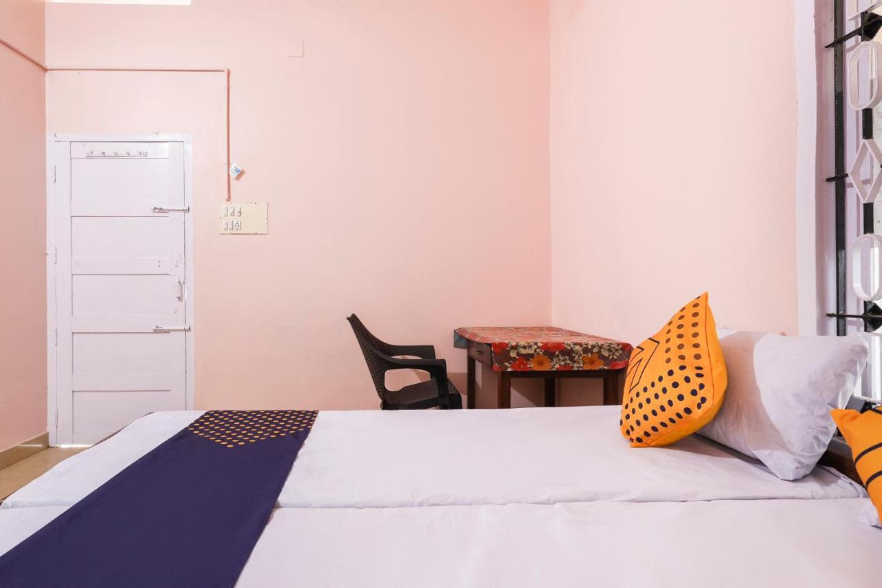 Spot On 68111 Jeena Motels Kollam Exterior photo